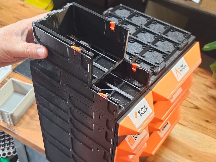 The shorter case mounted on top of the deeper tabletop build