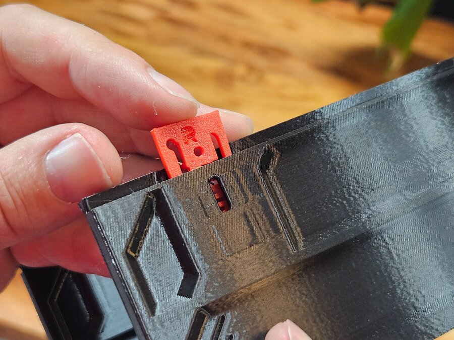 The red Bi-Directional QuickLock dropping into the same slot